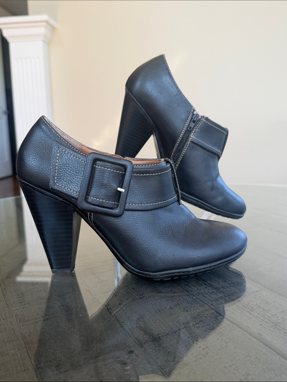 Jaclyn Smith‎ Black Buckle Heel Booties. Womens Size 8.5. Zip closure
